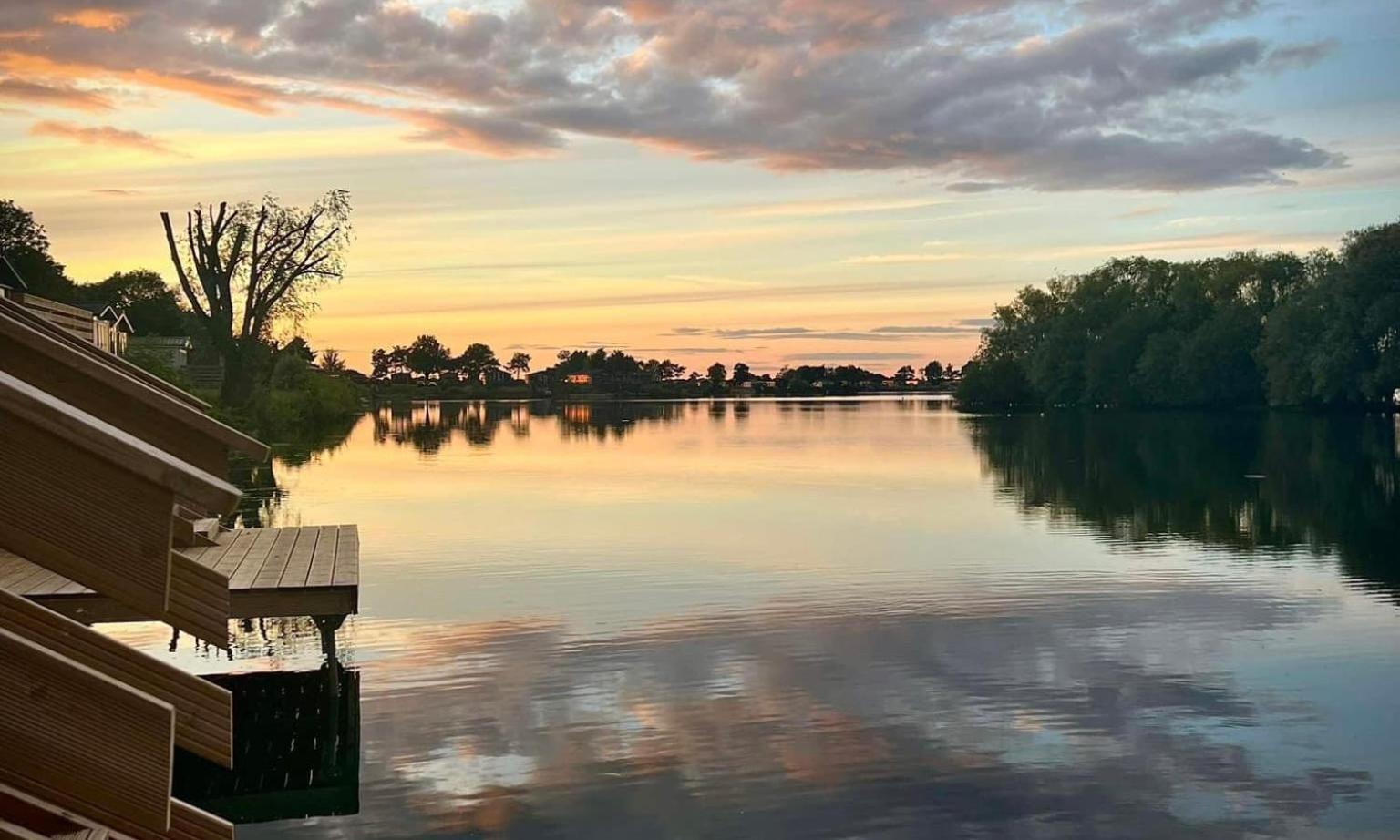 Rolo'S Lakeside Lodge With Hot Tub & Hi-Speed Wifi * Stamford