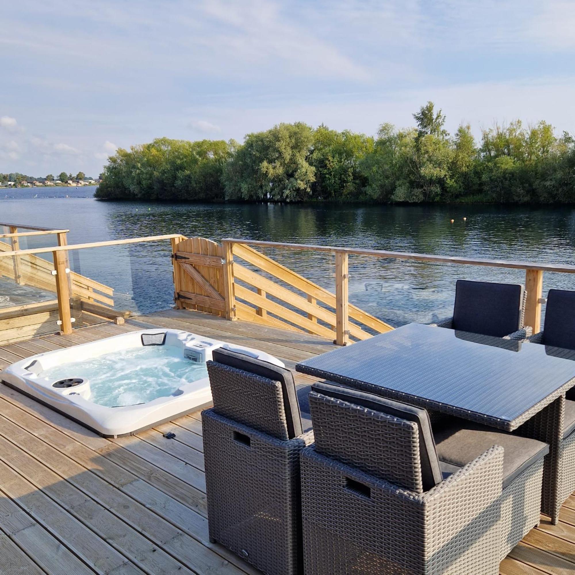 Rolo'S Lakeside Lodge With Hot Tub & Hi-Speed Wifi Apartment *